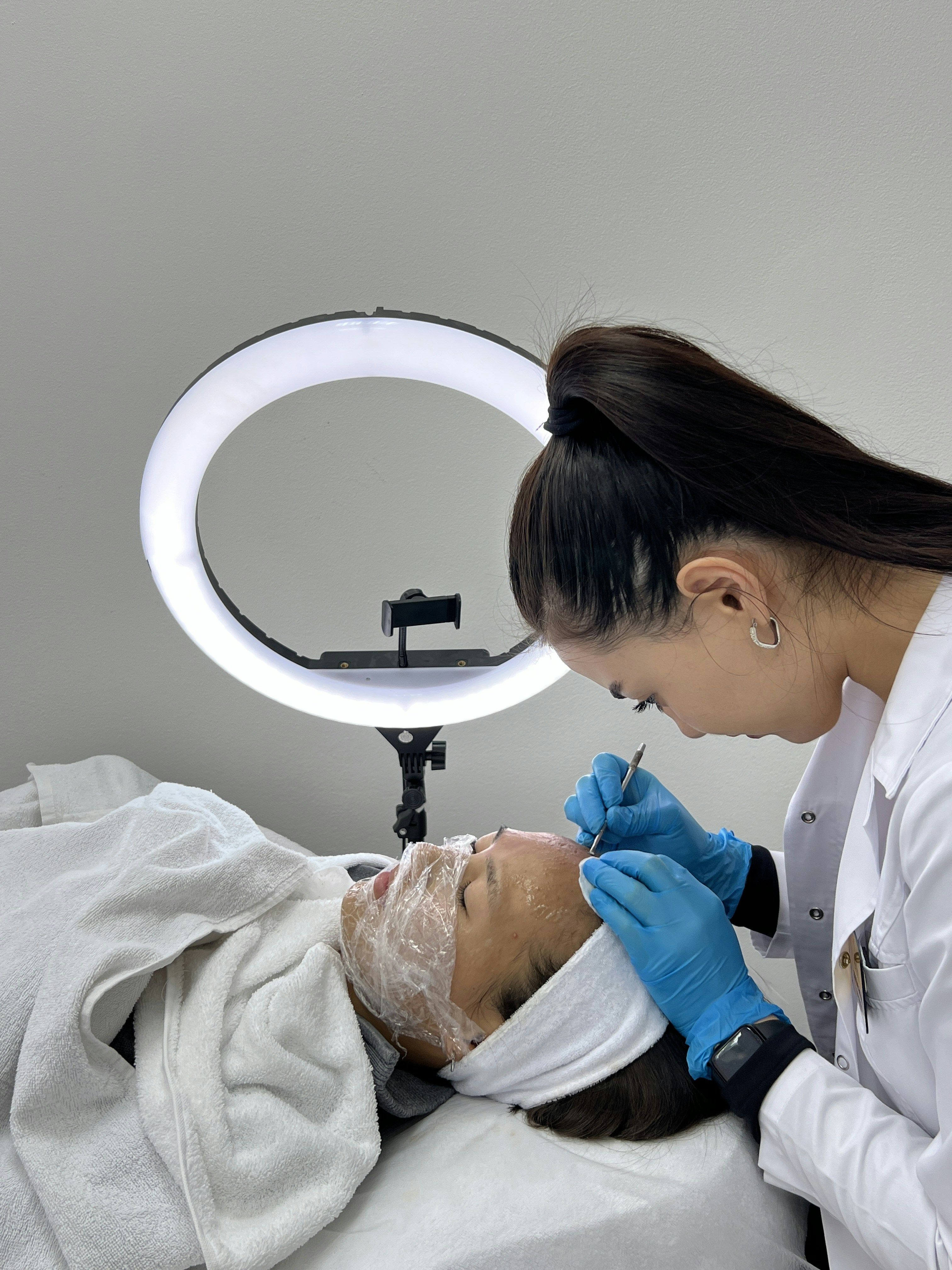 Woman with radiant skin after Sculptiva treatment